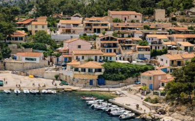 Hôtel à Niolon : pourquoi il n&rsquo;y en a pas (et ce qui est mieux)