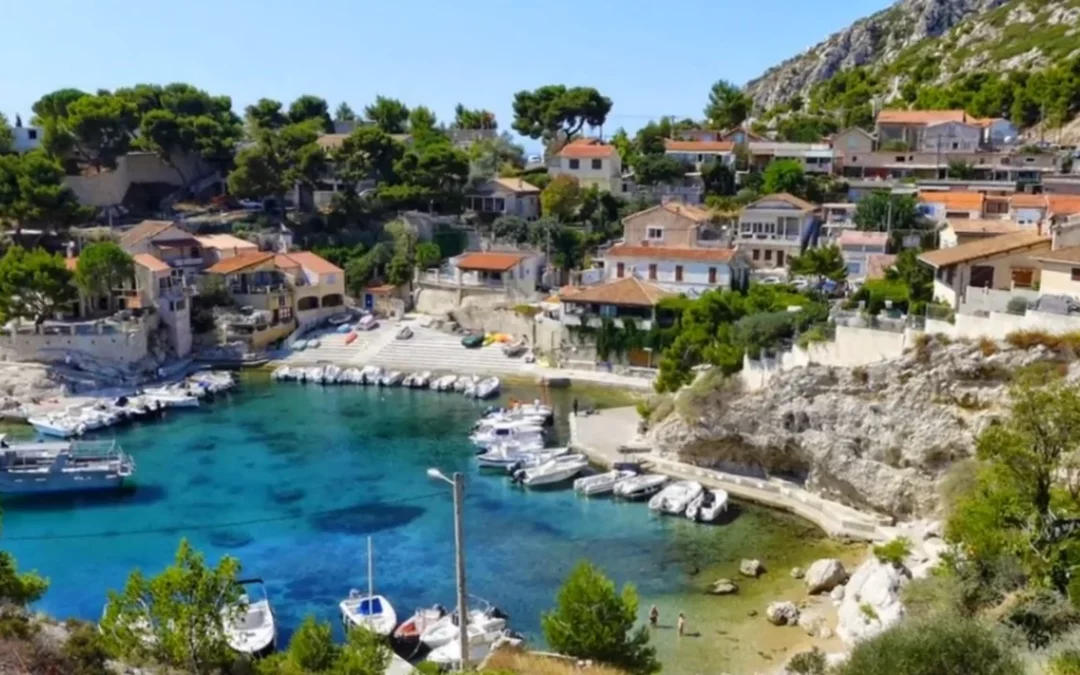 Port de Niolon : Baignade, Nature et Sérénité à 30 Mètres de la Mer