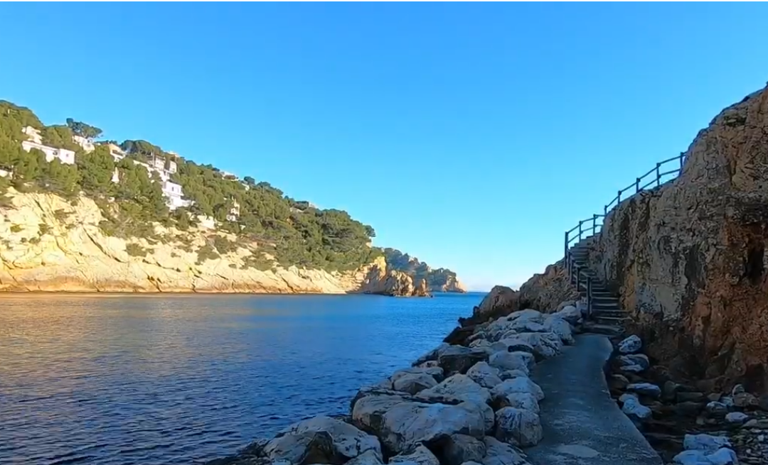 Sentier des Douaniers à Niolon : Guide Complet par un Hôte Local